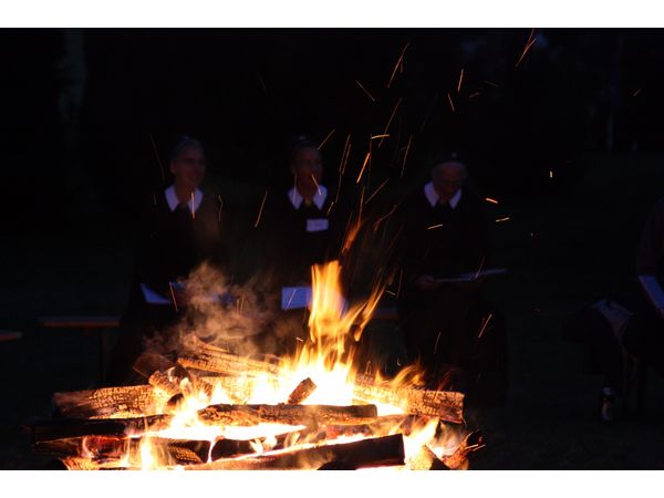 Singen am Lagerfeuer